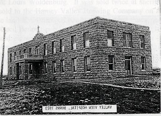1923年，俄勒冈州伯恩斯旧山谷景医院的外景